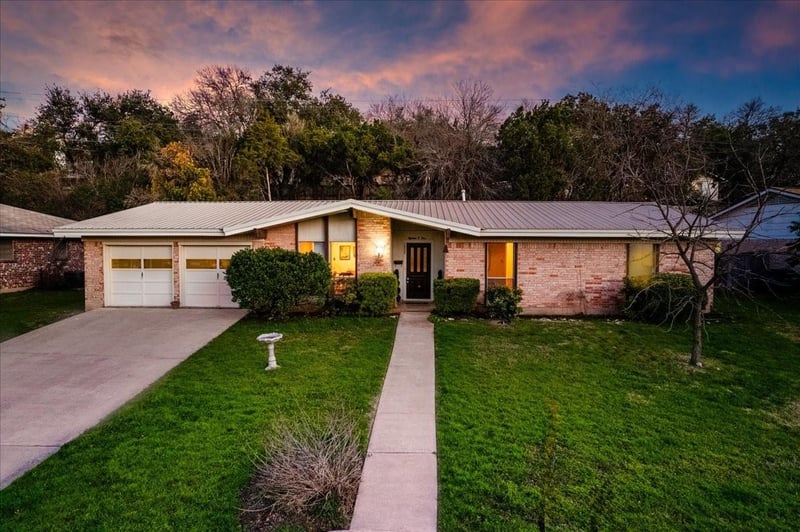 Virtual tour of 1809 Barton PKWY