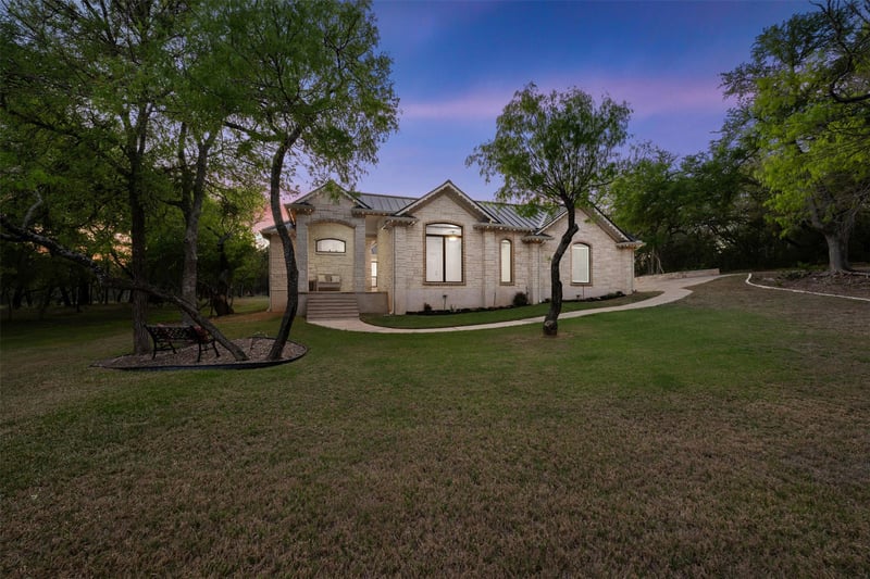 Virtual tour of 181 Whitney RUN