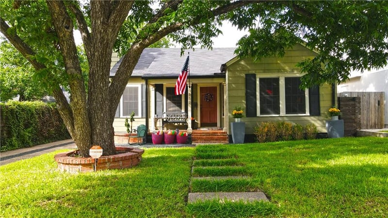 Virtual tour of 1810 Niles RD