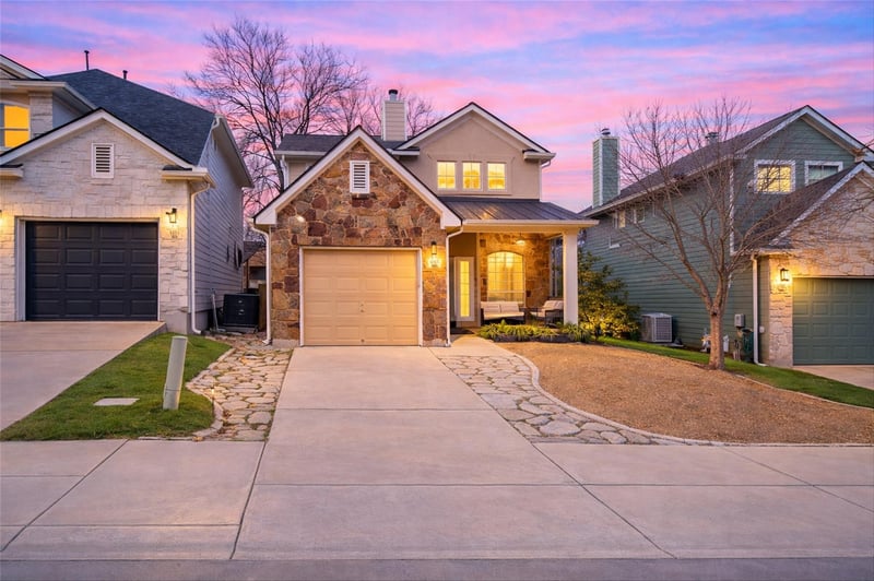 Virtual tour of 1810 Village Oak CT