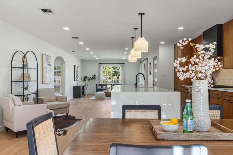 Virtual tour of 1811 Rogge Ln