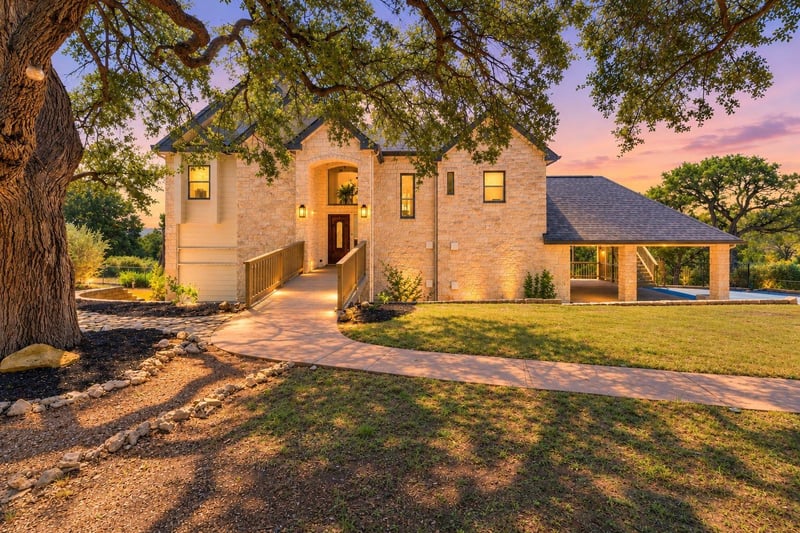 Virtual tour of 18113 Travis DR
