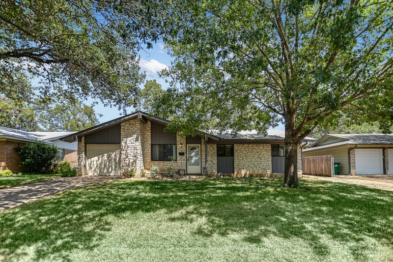 Virtual tour of 1812 Burbank ST