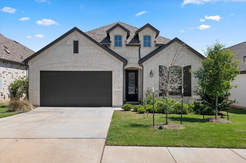 Virtual tour of 1812 David Ezra ST