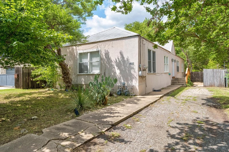 Virtual tour of 1812 FORD ST Unit #B