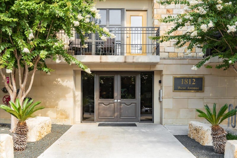 Virtual tour of 1812 West Ave Unit #207