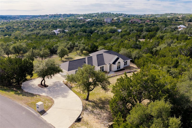 Virtual tour of 18129 Compass Cir