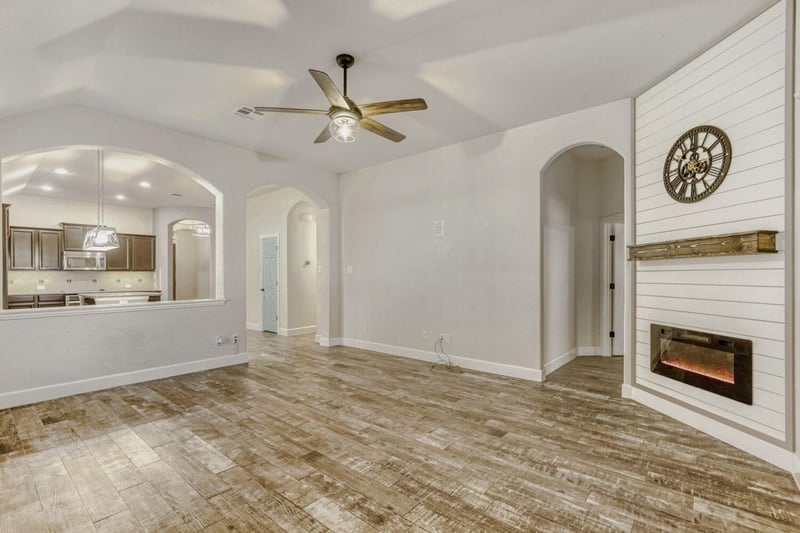Virtual tour of 1813 Chimney Dr