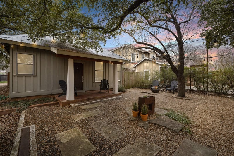 Virtual tour of 1813 Waterston Ave