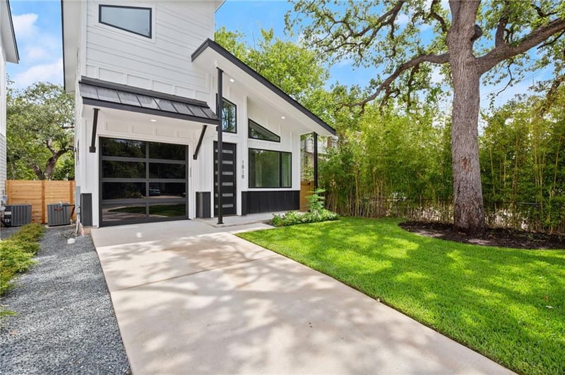 Virtual tour of 1818 Waterston Ave Unit #2