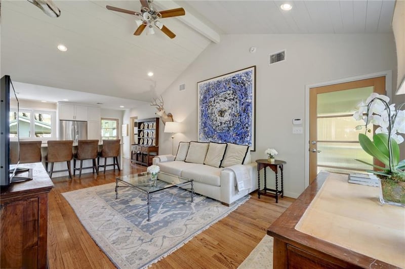 Virtual tour of 1820 W 39th St