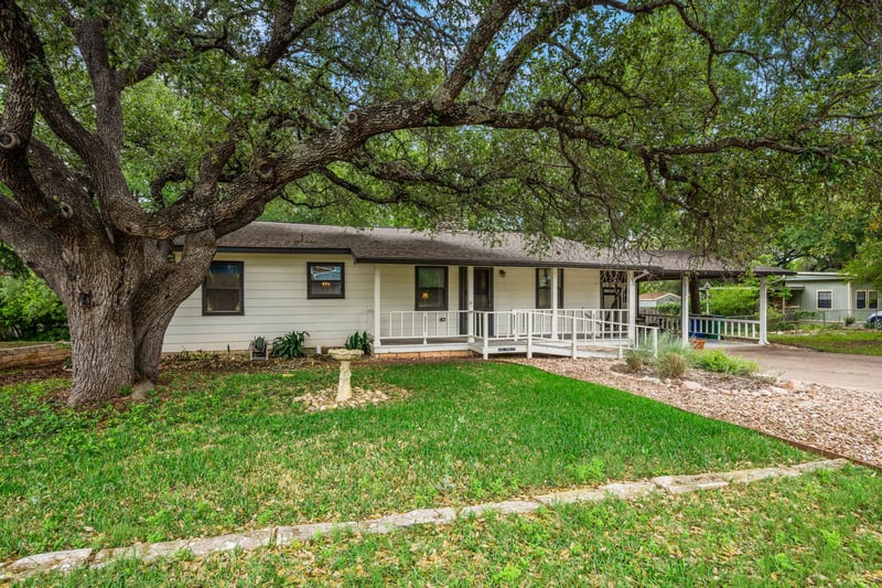 Virtual tour of 18215 Ledge St