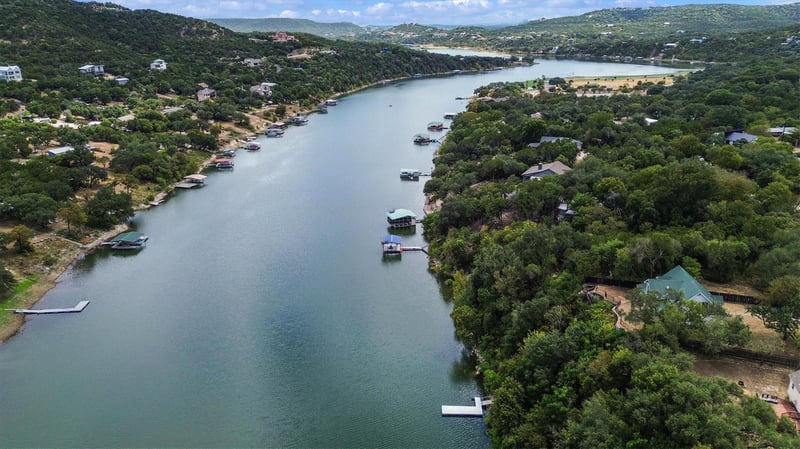 Virtual tour of 18221 Ledge ST