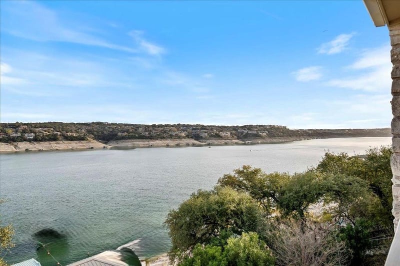 Virtual tour of 18231 Lakepoint CV