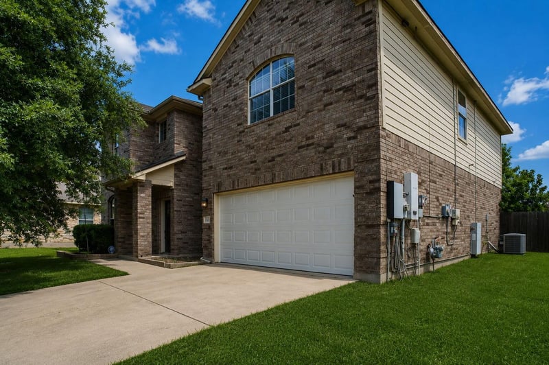 Virtual tour of 18305 Lake Edge CT