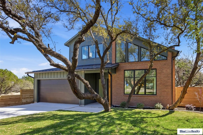 Virtual tour of 18305 Lake Oaks DR