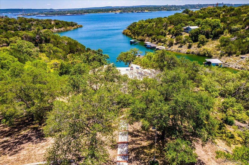 Virtual tour of 18306 Austin BLVD Unit #2