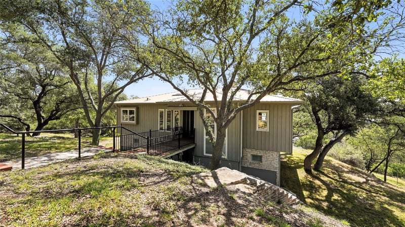 Virtual tour of 18306 Austin BLVD Unit #2