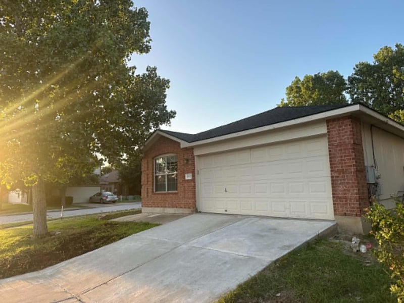 Virtual tour of 18312 Crestwind LN