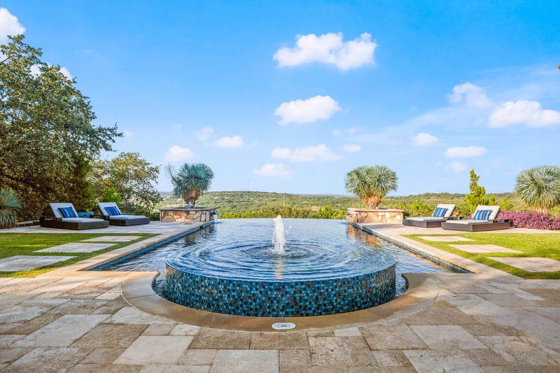 Virtual tour of 1832 Windy Walk CV