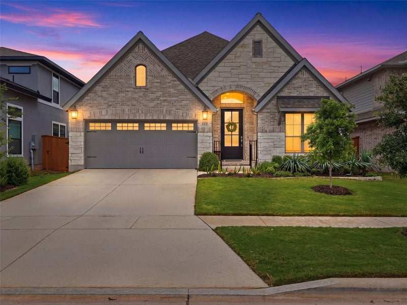 Virtual tour of 1833 Luna ST