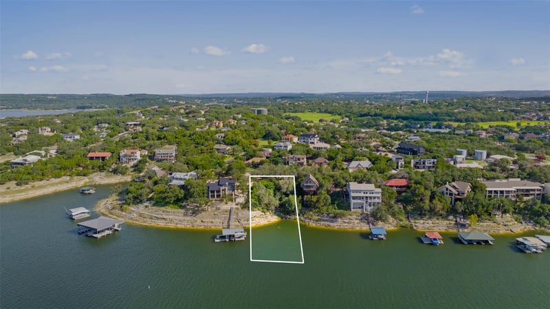 Virtual tour of 18401 Lakepoint Cir