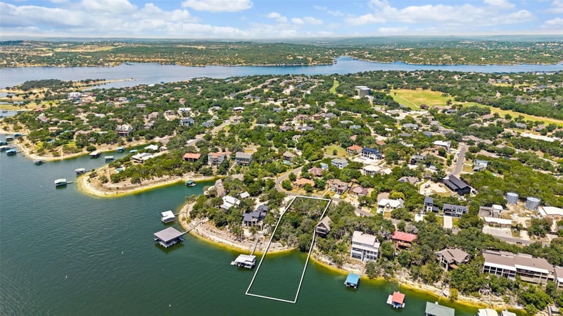 Virtual tour of 18401 Lakepoint Cir