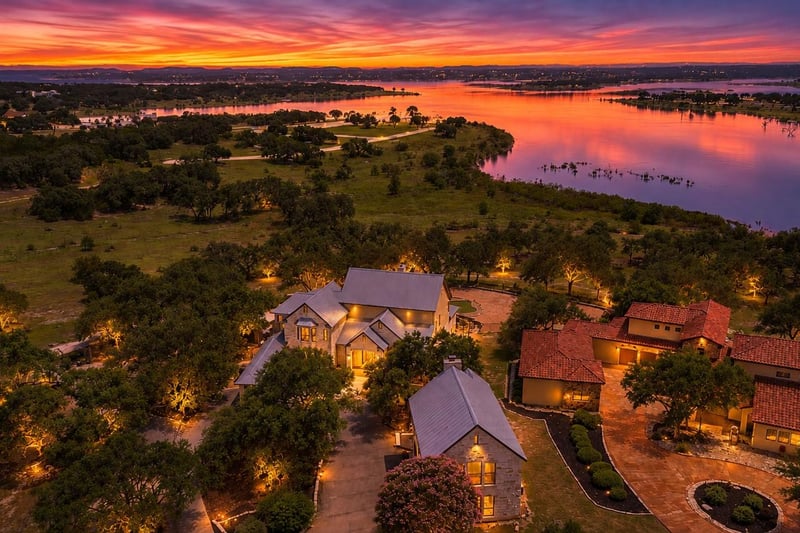 Virtual tour of 185 Shimmering Shore CT