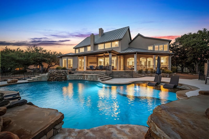 Virtual tour of 185 Shimmering Shore CT