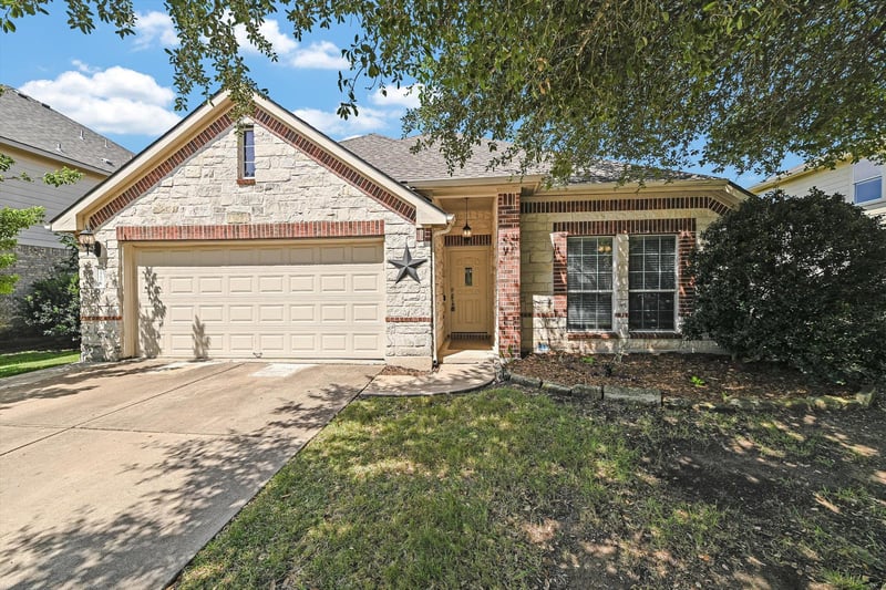Virtual tour of 18608 Royal Pointe DR