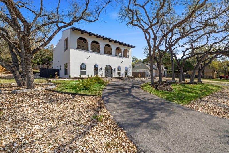 Virtual tour of 18702 Lakeland Dr