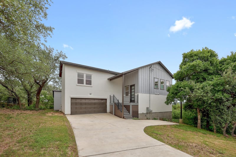 Virtual tour of 18716 W Lakeview Dr