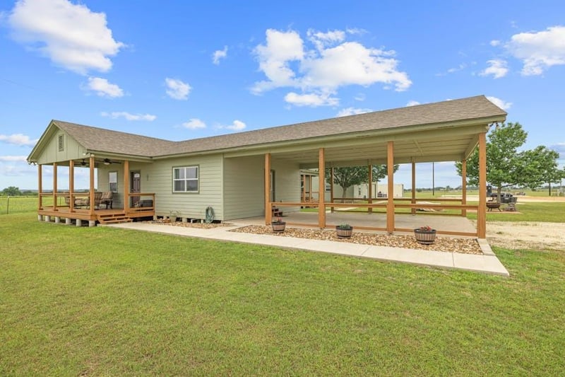 Virtual tour of 1881 County Road 251