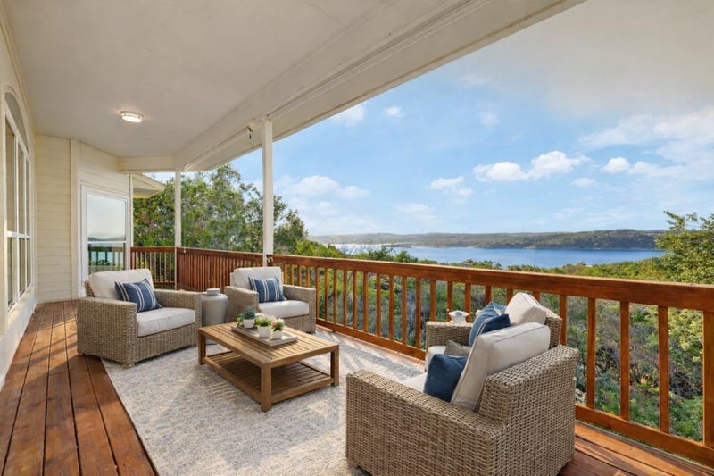 Virtual tour of 18906  Venture Dr