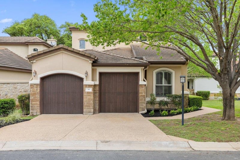 Virtual tour of 19 Chandon Ln