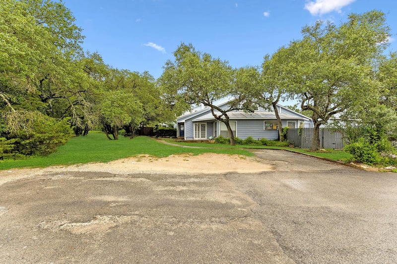 Virtual tour of 19 Deerfield DR Unit #2