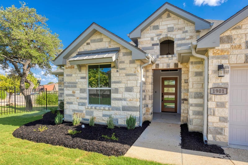 Virtual tour of 1901 N Chateau Lane