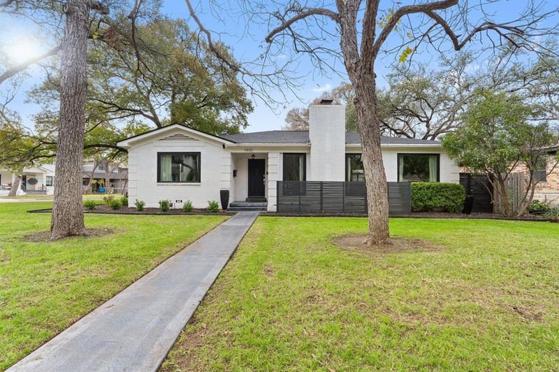 Virtual tour of 1901 W 34th ST
