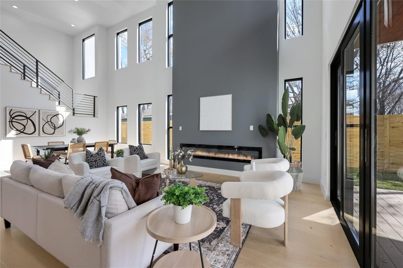 Virtual tour of 1901 W Saint Johns Ave