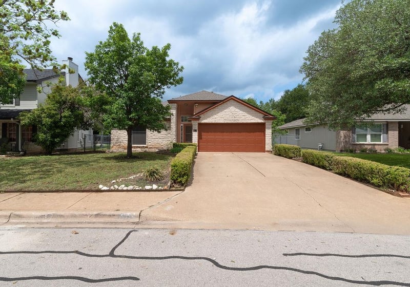 Virtual tour of 1902 Hollow Tree Blvd