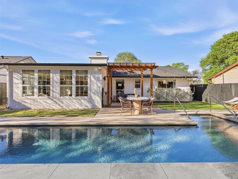 Virtual tour of 1902 Metairie CIR