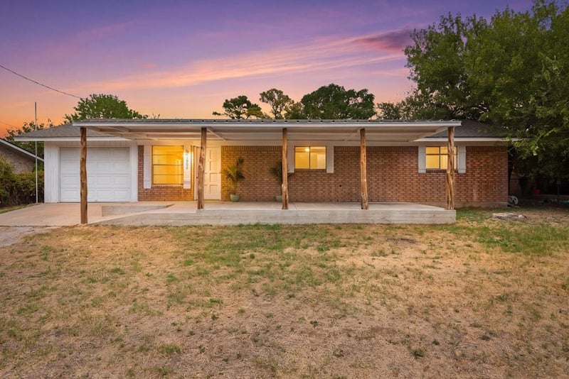 Virtual tour of 1902 Twin Oaks St