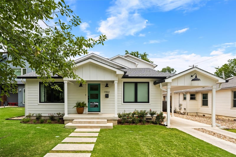 Virtual tour of 1902 W 39th St