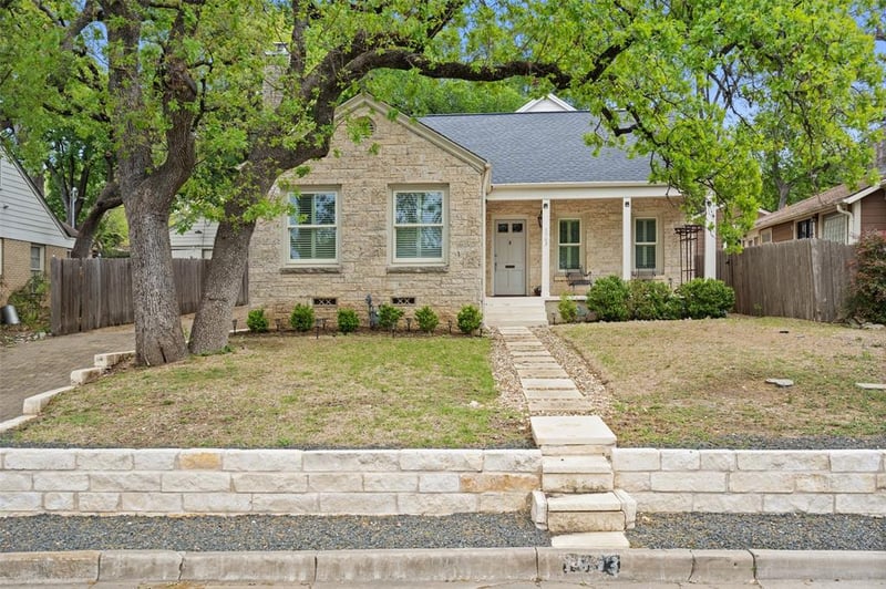 Virtual tour of 1903 Forest TRL