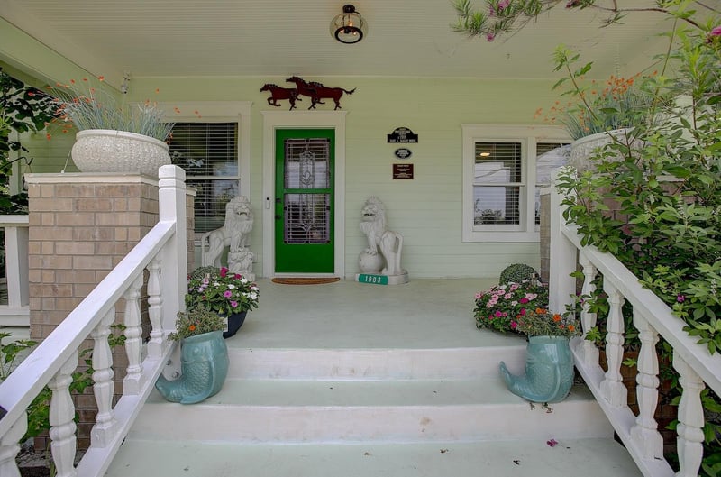 Virtual tour of 1903 S Austin Ave