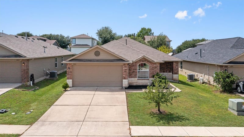 Virtual tour of 19033 Great Falls DR