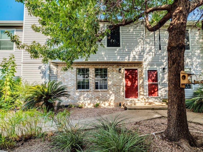 Virtual tour of 1904 Goodrich Ave Unit #15