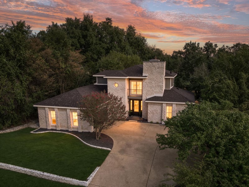 Virtual tour of 1904 Lakeway Blvd