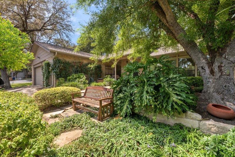 Virtual tour of 1904 Stoneridge Rd