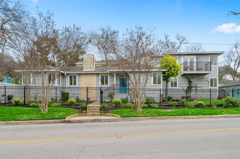 Virtual tour of 1905 Pecos ST